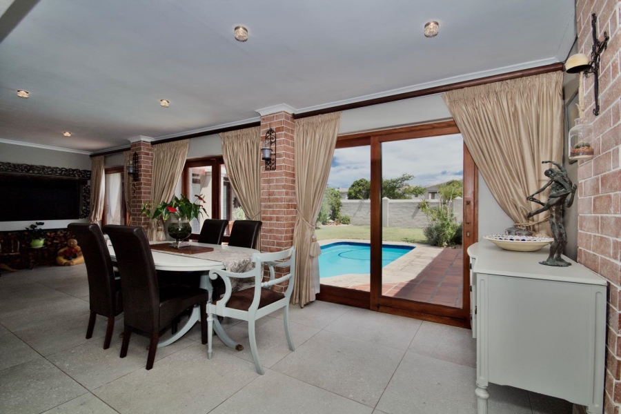 6 Bedroom Property for Sale in Sunset Beach Western Cape